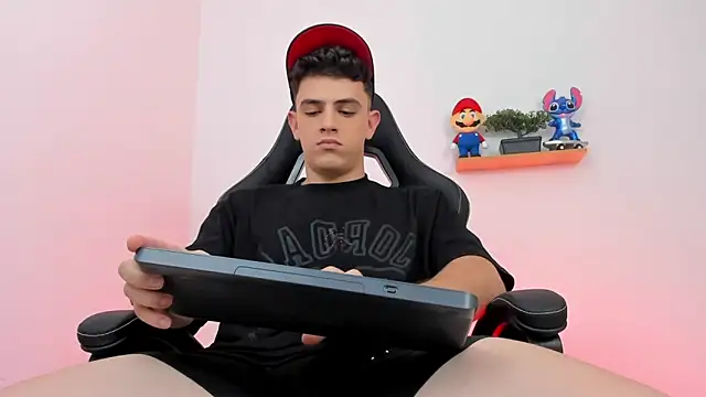 Snapshot of Mikecooper chatting on February 28, 2026, 4:01 am Mikecooper online show from February 28, 2026, 4:01 am