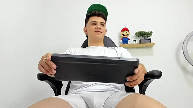 Mikecooper online show from September 23, 2025, 2:18 am