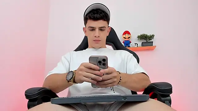 Snapshot of Mikecooper chatting on February 10, 2026, 6:34 am Mikecooper online show from February 10, 2026, 6:34 am