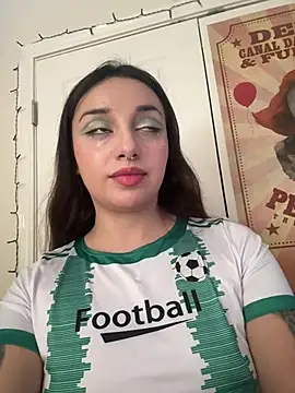 Snapshot of CharmingMaddie chatting on February 8, 2026, 6:16 pm CharmingMaddie online show from February 8, 2026, 6:16 pm