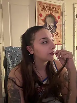 CharmingMaddie online show from April 18, 2026, 5:10 am