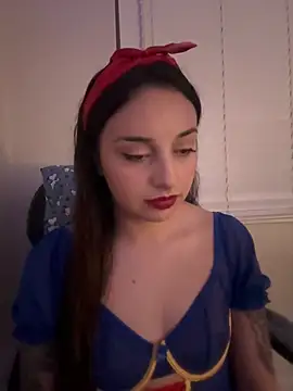 Snapshot of CharmingMaddie chatting on April 28, 2026, 5:34 am CharmingMaddie online show from April 28, 2026, 5:34 am
