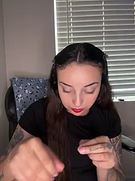 Snapshot of CharmingMaddie chatting on April 27, 2026, 4:49 pm CharmingMaddie online show from April 27, 2026, 4:49 pm