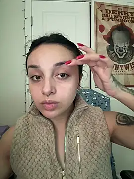 Snapshot of CharmingMaddie chatting on February 17, 2026, 4:37 pm CharmingMaddie online show from February 17, 2026, 4:37 pm