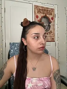 CharmingMaddie online show from April 18, 2026, 7:07 pm