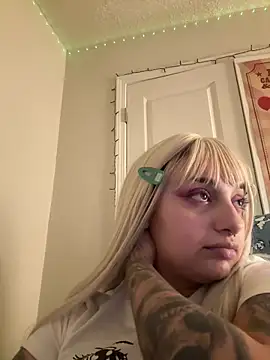 CharmingMaddie online show from April 15, 2026, 5:35 am