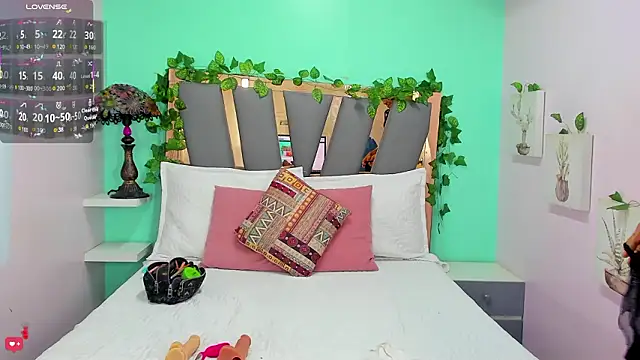 Violett Salvatore online show from March 21, 2026, 4:55 pm