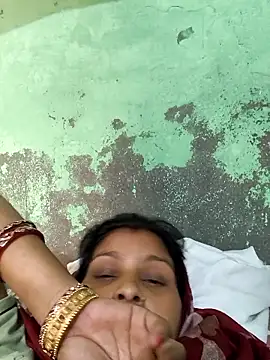 Love-pari077 online show from November 3, 2025, 3:23 am