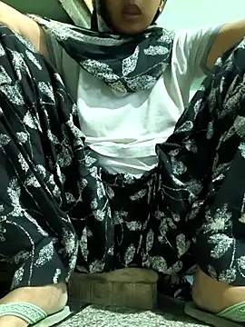 Love-pari077 online show from October 8, 2025, 12:45 am