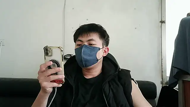 bigbb101011 online show from January 11, 2026, 5:36 am