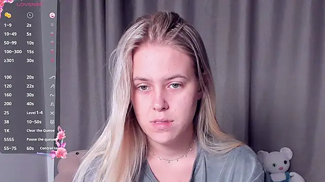 Snapshot of AngelAnty chatting on September 15, 2025, 3:01 pm AngelAnty online show from September 15, 2025, 3:01 pm