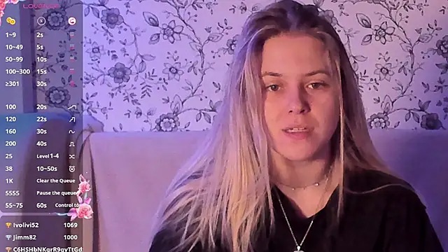 Snapshot of AngelAnty chatting on December 19, 2025, 2:19 pm AngelAnty online show from December 19, 2025, 2:19 pm