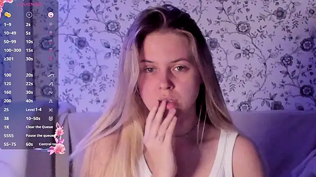 Snapshot of AngelAnty chatting on December 20, 2025, 2:09 pm AngelAnty online show from December 20, 2025, 2:09 pm