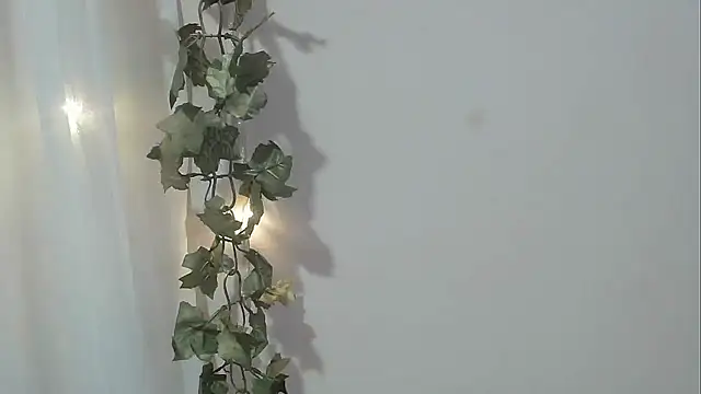 Snapshot of angelainparis28 chatting on November 13, 2025, 7:23 am angelainparis28 online show from November 13, 2025, 7:23 am