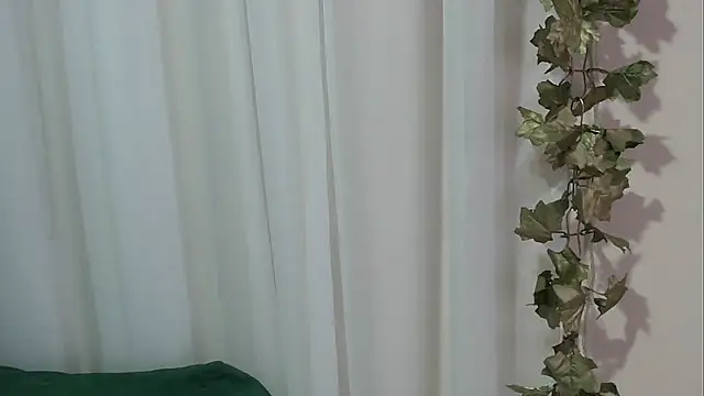 Snapshot of angelainparis28 chatting on October 4, 2025, 6:04 am angelainparis28 online show from October 4, 2025, 6:04 am