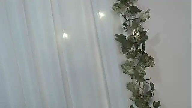 Snapshot of angelainparis28 chatting on November 11, 2025, 6:30 am angelainparis28 online show from November 11, 2025, 6:30 am