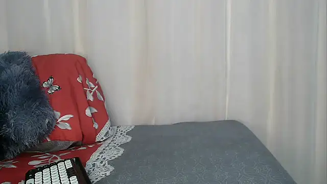 Snapshot of angelainparis28 chatting on November 7, 2025, 7:02 am angelainparis28 online show from November 7, 2025, 7:02 am