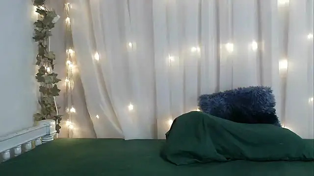 Snapshot of angelainparis28 chatting on October 11, 2025, 4:57 am angelainparis28 online show from October 11, 2025, 4:57 am