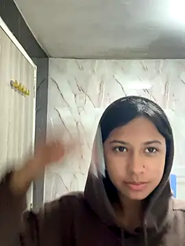 lynn9000 online show from October 3, 2025, 6:04 am