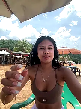 lynn9000 online show from September 18, 2025, 4:43 pm