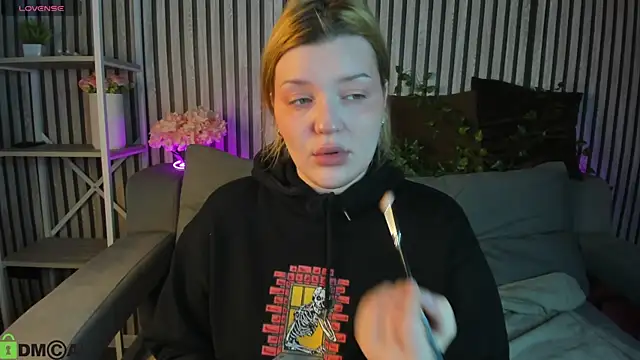 Michele Greenn online show from April 14, 2026, 1:10 am