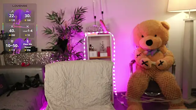 NovaHollisx online show from February 4, 2026, 4:51 am