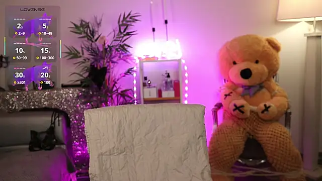 NovaHollisx online show from February 6, 2026, 4:41 am