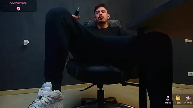 Snapshot of EnzoRace chatting on October 24, 2025, 6:23 am EnzoRace online show from October 24, 2025, 6:23 am