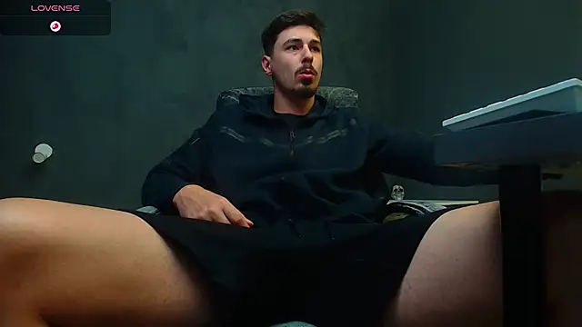 Snapshot of EnzoRace chatting on September 21, 2025, 4:39 am EnzoRace online show from September 21, 2025, 4:39 am