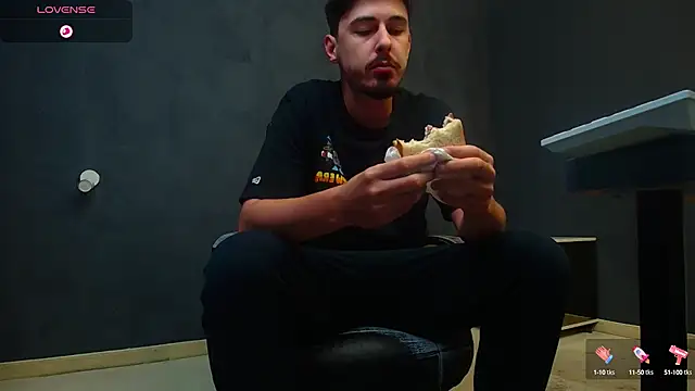 Snapshot of EnzoRace chatting on September 25, 2025, 5:13 am EnzoRace online show from September 25, 2025, 5:13 am