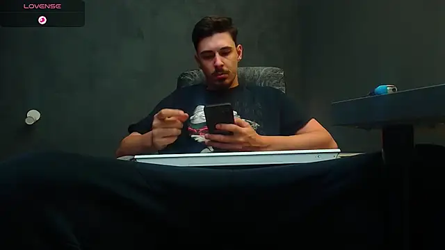 Snapshot of EnzoRace chatting on September 22, 2025, 4:40 am EnzoRace online show from September 22, 2025, 4:40 am