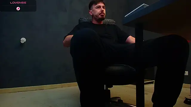 Snapshot of EnzoRace chatting on November 12, 2025, 5:33 am EnzoRace online show from November 12, 2025, 5:33 am