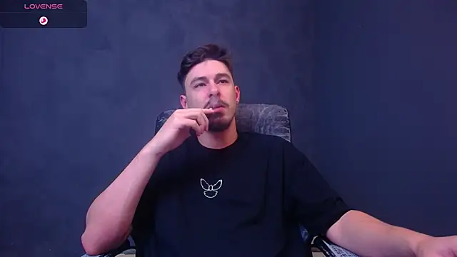 Snapshot of EnzoRace chatting on December 2, 2025, 5:42 am EnzoRace online show from December 2, 2025, 5:42 am