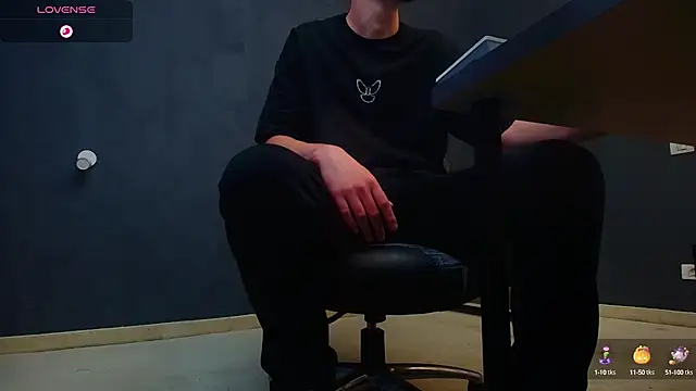 Snapshot of EnzoRace chatting on October 2, 2025, 5:00 am EnzoRace online show from October 2, 2025, 5:00 am