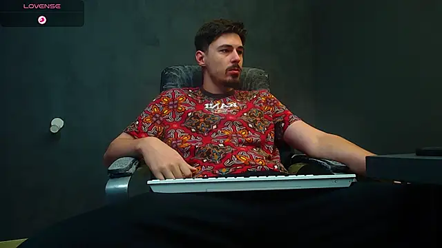 Snapshot of EnzoRace chatting on September 27, 2025, 5:02 am EnzoRace online show from September 27, 2025, 5:02 am