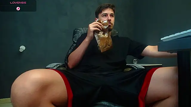 Snapshot of EnzoRace chatting on September 23, 2025, 5:03 am EnzoRace online show from September 23, 2025, 5:03 am