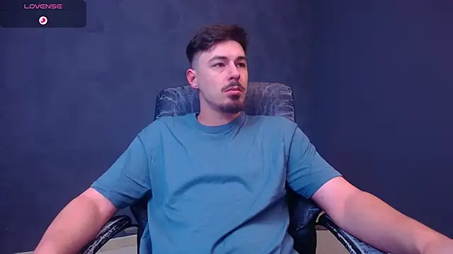 Snapshot of EnzoRace chatting on November 26, 2025, 5:40 am EnzoRace online show from November 26, 2025, 5:40 am