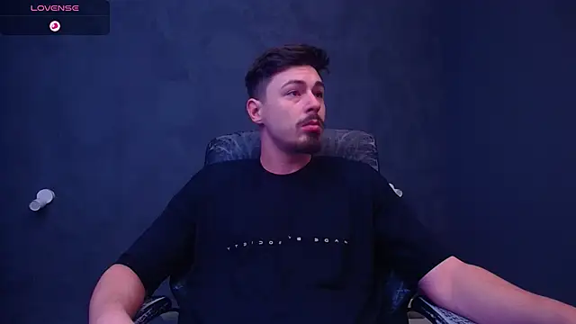 Snapshot of EnzoRace chatting on November 22, 2025, 5:39 am EnzoRace online show from November 22, 2025, 5:39 am