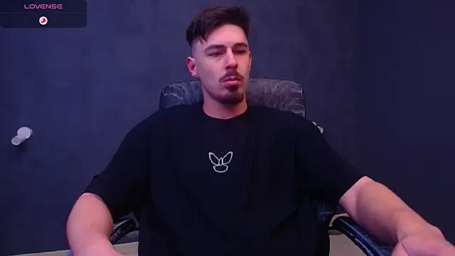 Snapshot of EnzoRace chatting on November 24, 2025, 5:29 am EnzoRace online show from November 24, 2025, 5:29 am