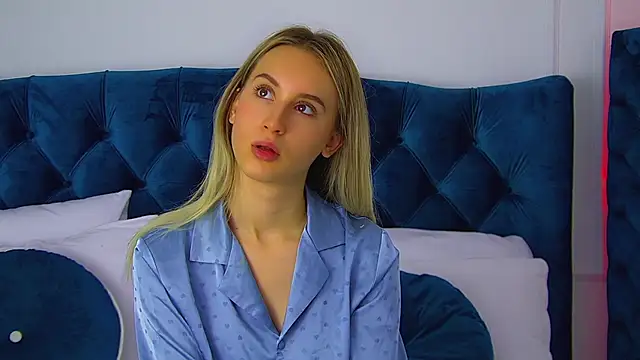 VictoriaHopsons online show from September 22, 2025, 7:36 am