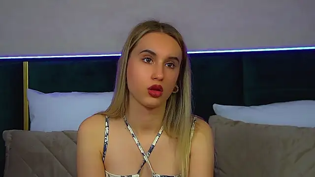 VictoriaHopsons online show from September 24, 2025, 6:25 pm