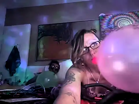 SparklesB1tch online show from April 8, 2026, 9:33 am