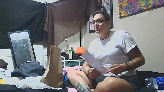 SparklesB1tch online show from November 4, 2025, 6:17 am