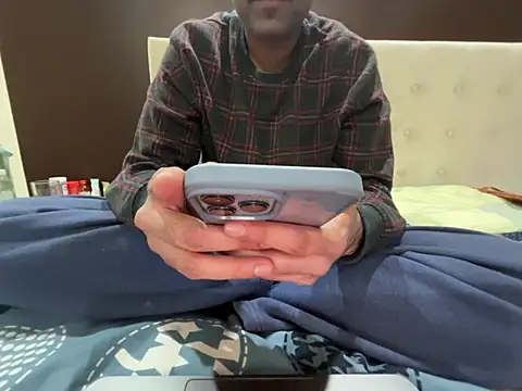 Snapshot of DecentJaat chatting on February 9, 2026, 5:55 pm DecentJaat online show from February 9, 2026, 5:55 pm