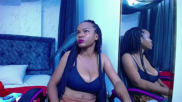 mia  thomson  online show from November 28, 2025, 1:11 pm