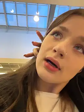 KittyQueeny online show from October 12, 2025, 2:18 pm