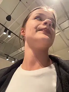 KittyQueeny online show from September 25, 2025, 1:06 pm