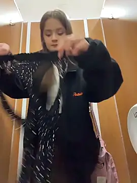 KittyQueeny online show from October 17, 2025, 2:19 pm