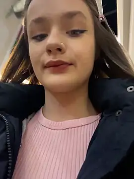 KittyQueeny online show from December 20, 2025, 12:41 pm