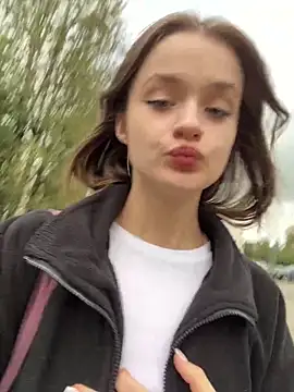 KittyQueeny online show from September 18, 2025, 2:20 pm